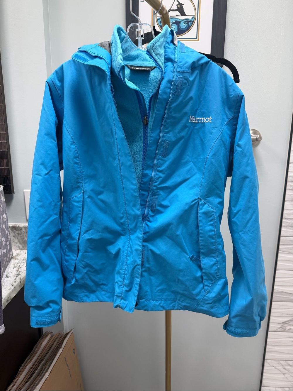 Marmot Women's hooded, nylon outdoor waterproof/weather-resistant Jacket w/liner